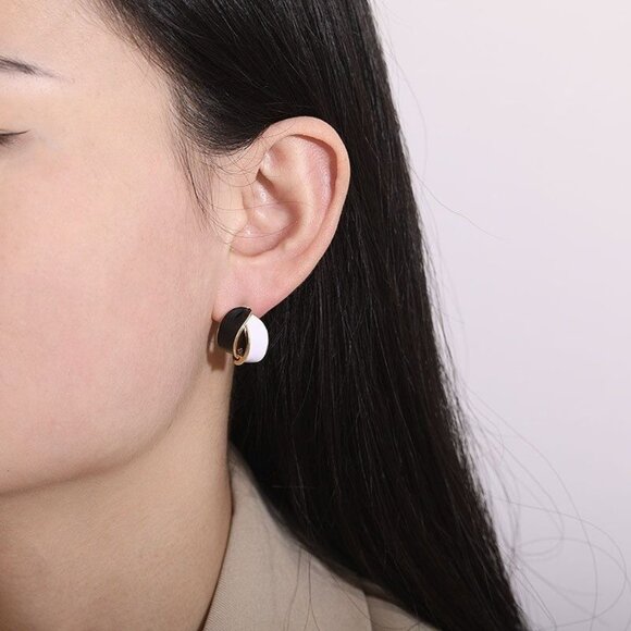 Ashlyn Ellie Artiste Petal Earrings White and Deep Black on Gold Gift Packaged - Picture 3 of 8